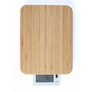 Balance de cuisine et planche à découper